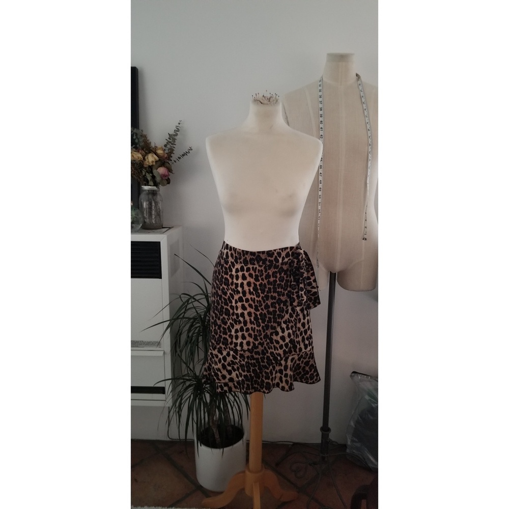 Leopard print ruffled skirt